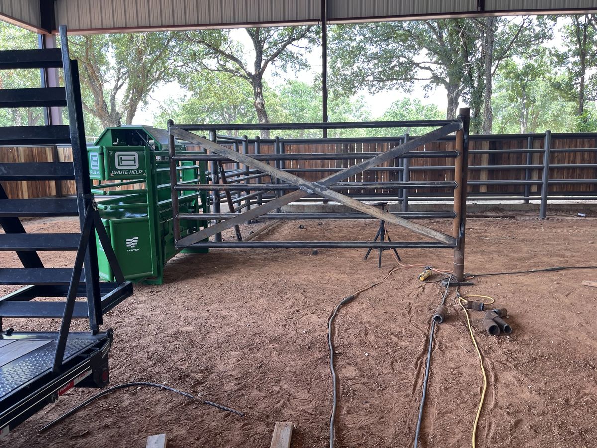 Cattle Working Facility with Chute